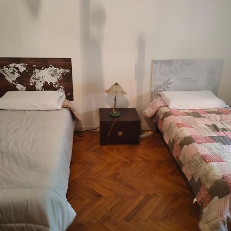 Casa - House Xavier Una Casa Famigliare , Dame Entra Solo Chi A Un Bel Cuore , Non'E Il L'Intero Alloggio Solo Stanze E Bagno Lägenhet Turin Exteriör bild