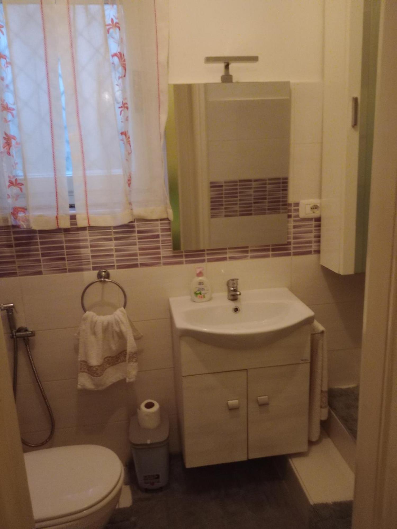 Casa - House Xavier Una Casa Famigliare , Dame Entra Solo Chi A Un Bel Cuore , Non'E Il L'Intero Alloggio Solo Stanze E Bagno Lägenhet Turin Exteriör bild