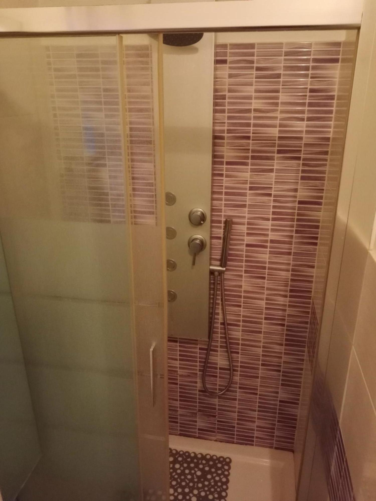 Casa - House Xavier Una Casa Famigliare , Dame Entra Solo Chi A Un Bel Cuore , Non'E Il L'Intero Alloggio Solo Stanze E Bagno Lägenhet Turin Exteriör bild